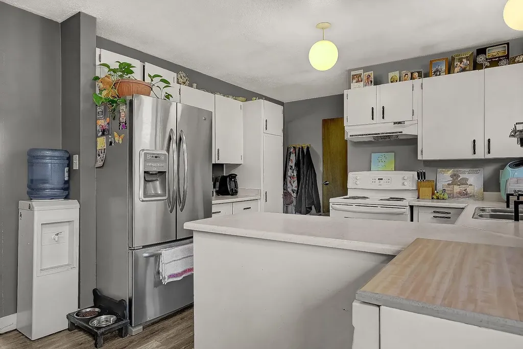 601 6 Avenue Beaverlodge AB T0H 0C0