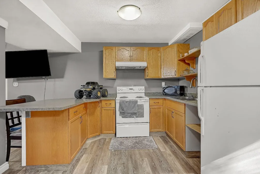 601 6 Avenue Beaverlodge AB T0H 0C0