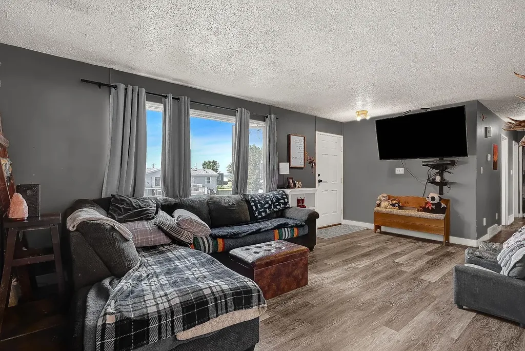 601 6 Avenue Beaverlodge AB T0H 0C0