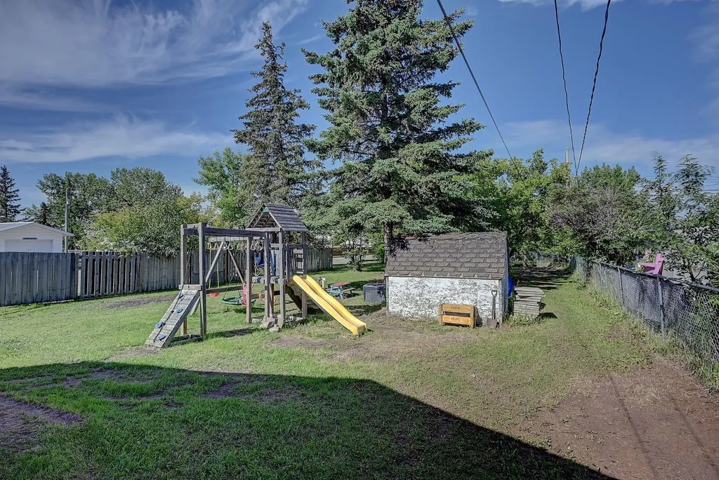 601 6 Avenue Beaverlodge AB T0H 0C0