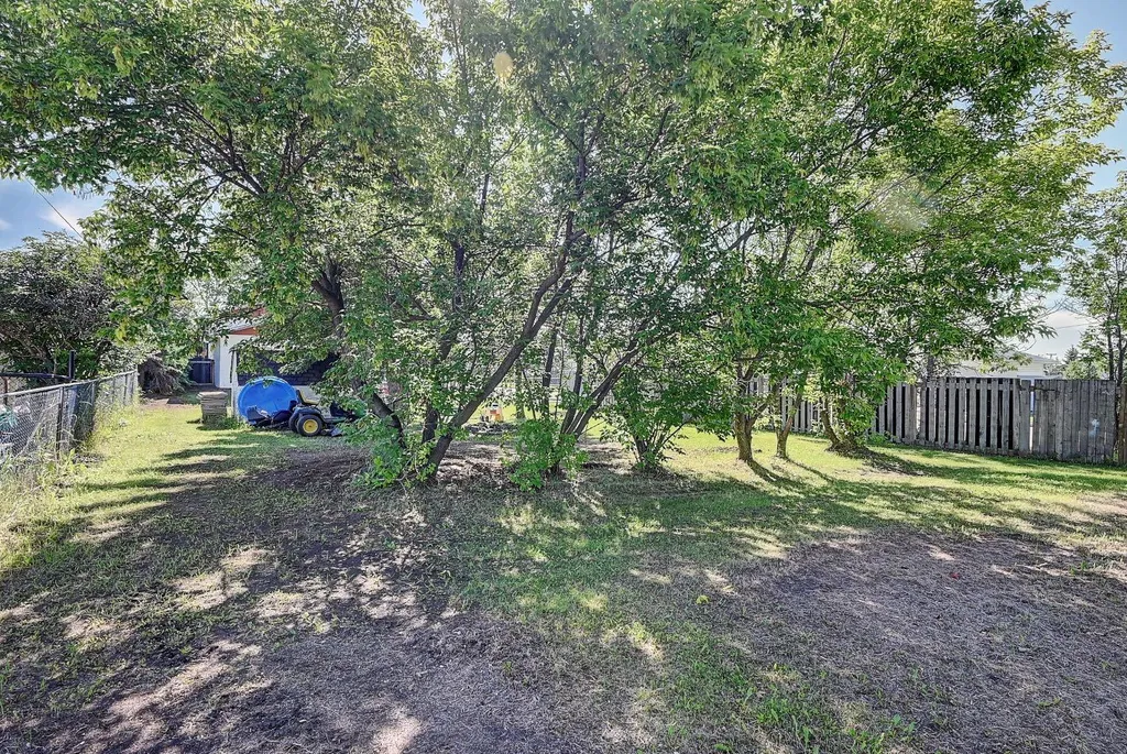 601 6 Avenue Beaverlodge AB T0H 0C0