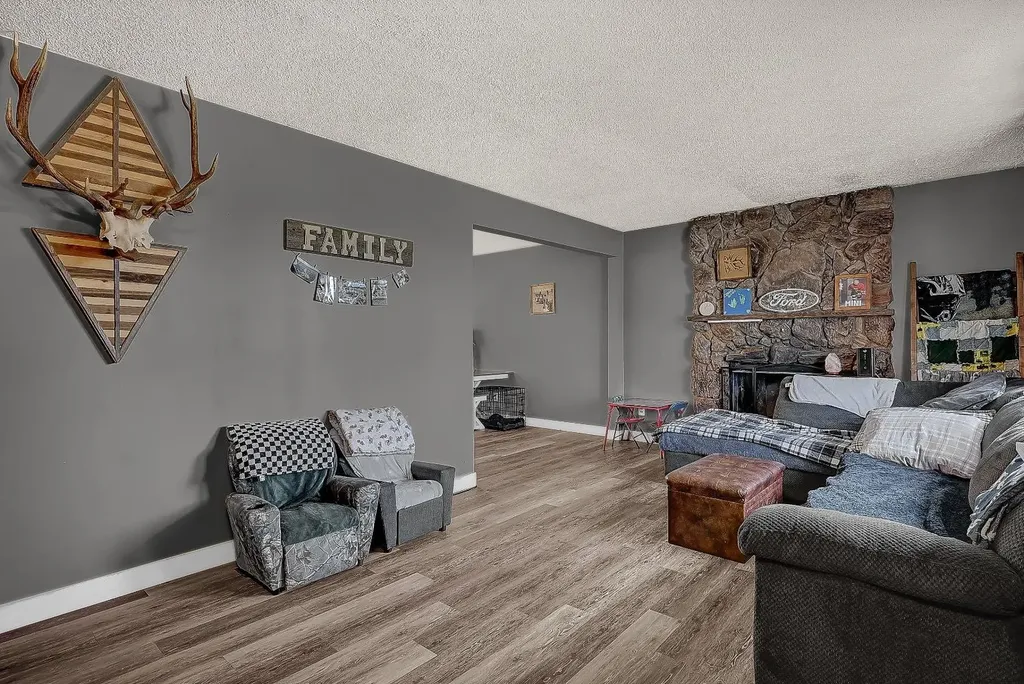 601 6 Avenue Beaverlodge AB T0H 0C0