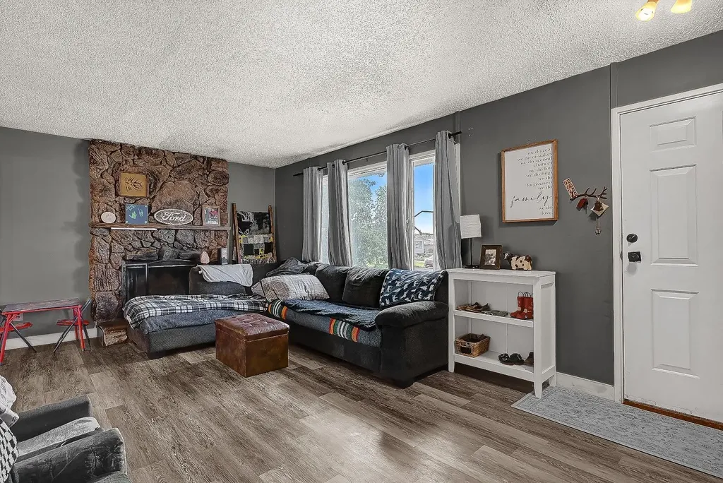 601 6 Avenue Beaverlodge AB T0H 0C0
