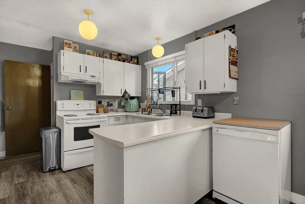 601 6 Avenue Beaverlodge AB T0H 0C0