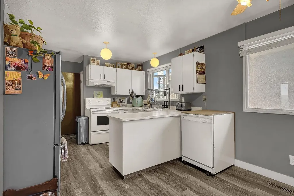 601 6 Avenue Beaverlodge AB T0H 0C0