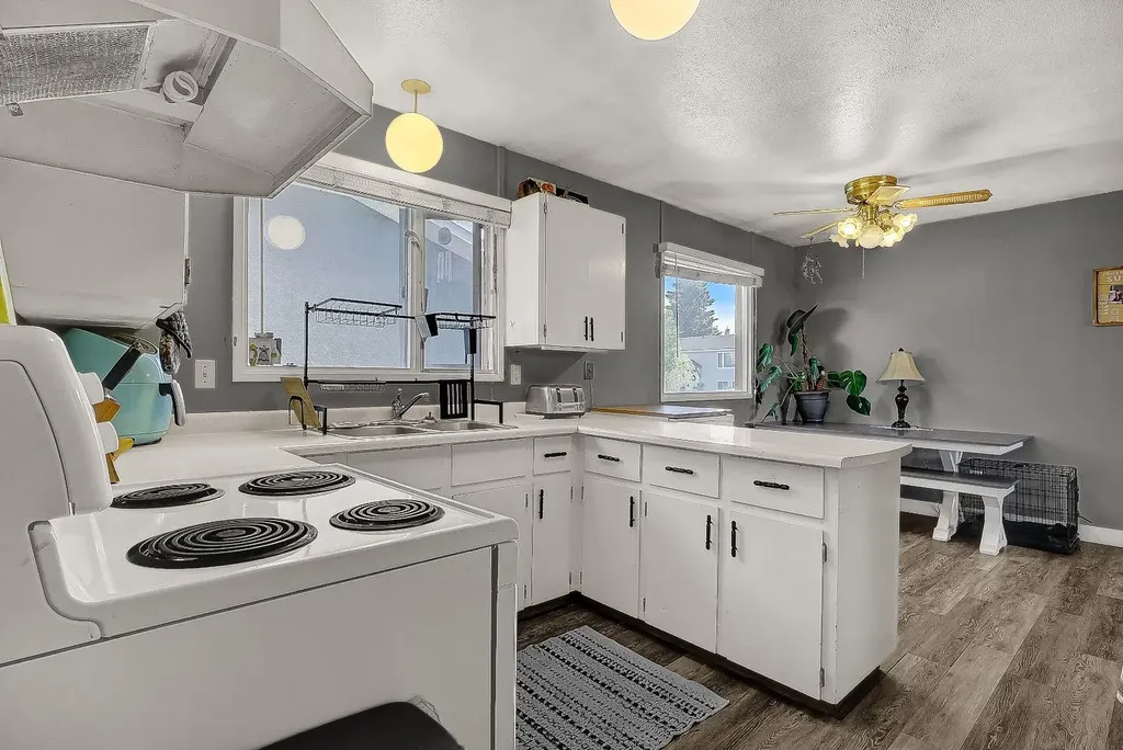 601 6 Avenue Beaverlodge AB T0H 0C0