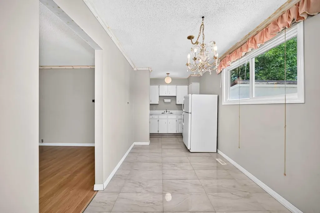 52 Doverdale Mews SE Calgary AB T2B 1V9