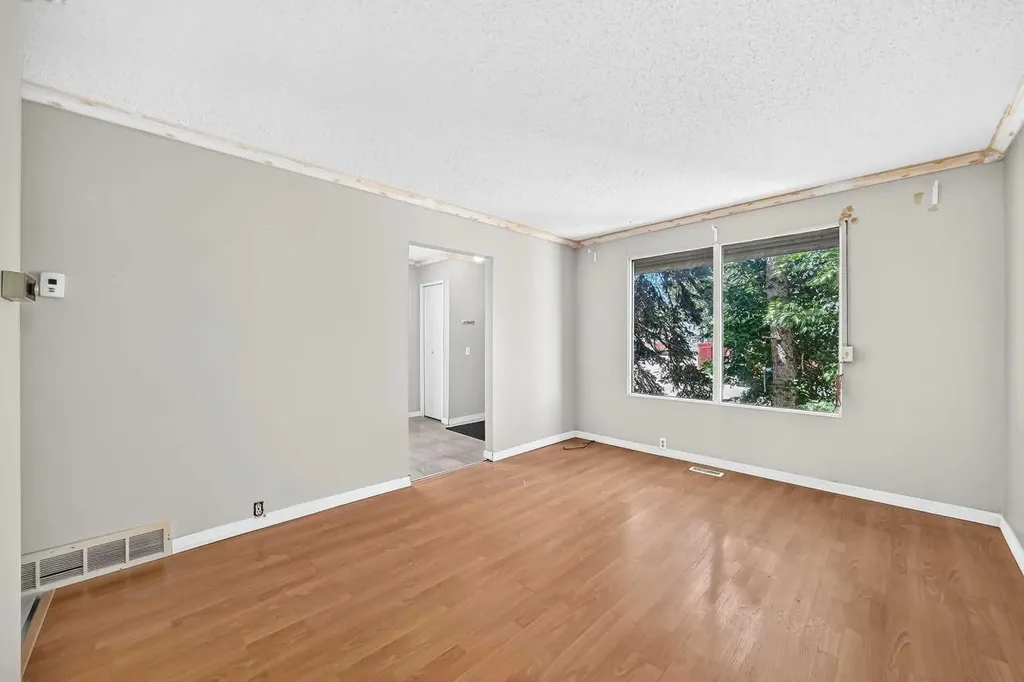 52 Doverdale Mews SE Calgary AB T2B 1V9