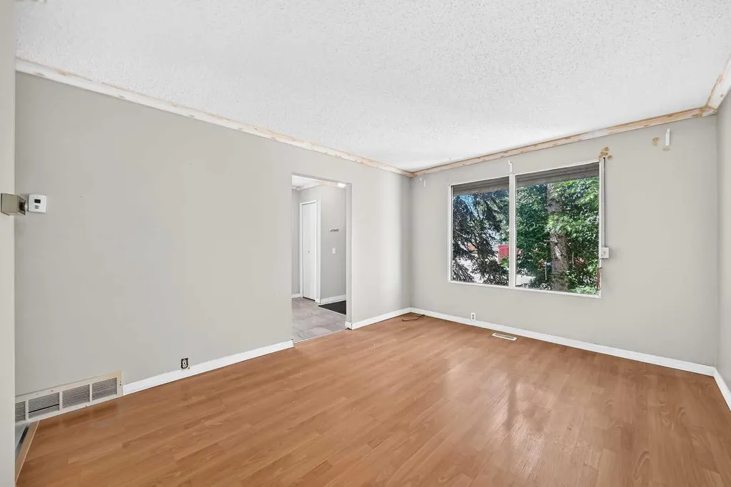 52 Doverdale Mews SE Calgary AB T2B 1V9