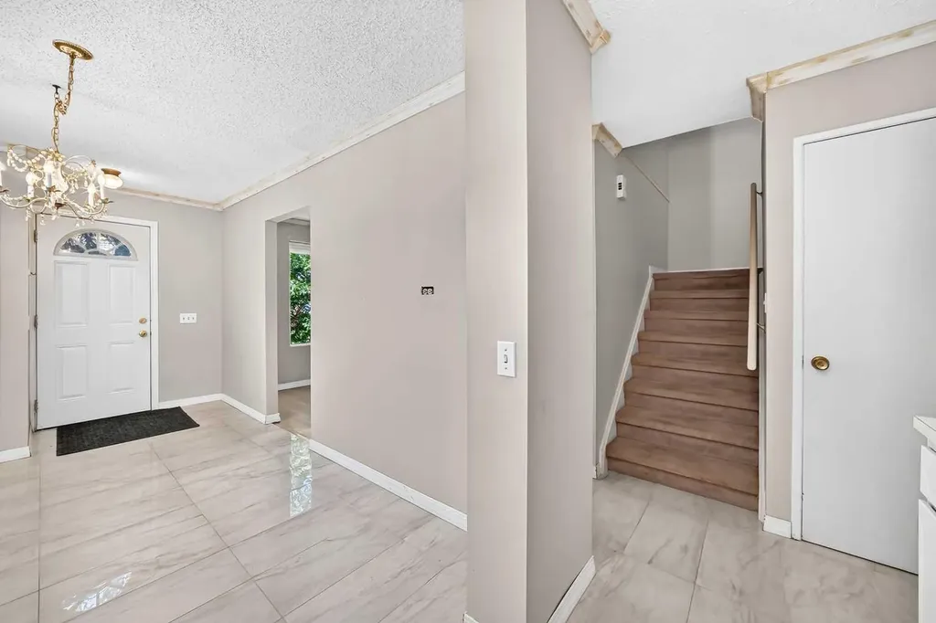 52 Doverdale Mews SE Calgary AB T2B 1V9