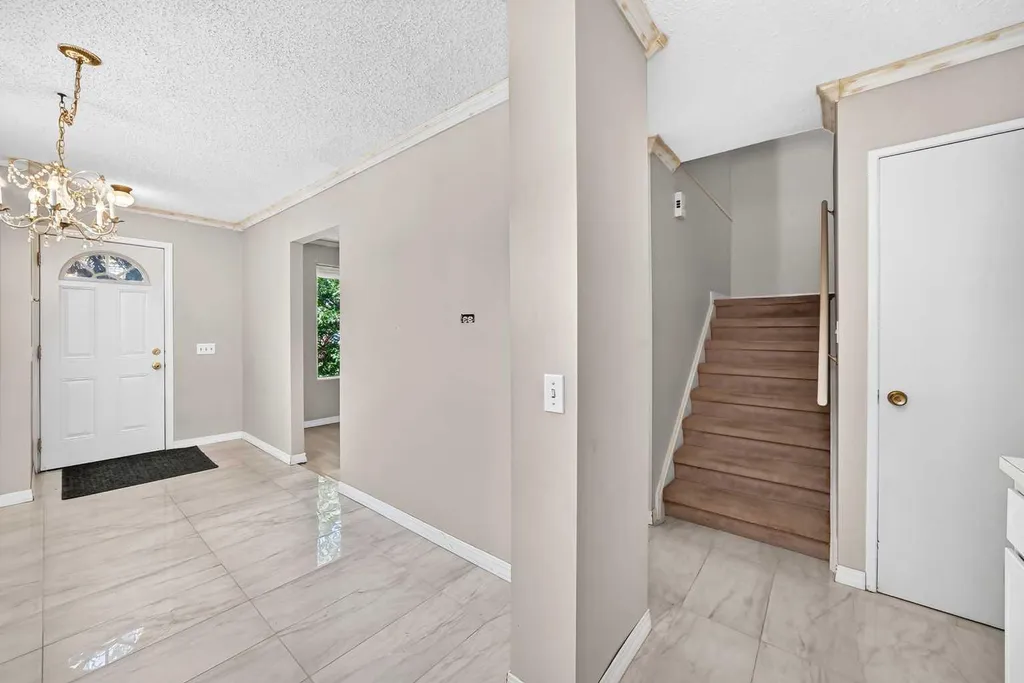 52 Doverdale Mews SE Calgary AB T2B 1V9