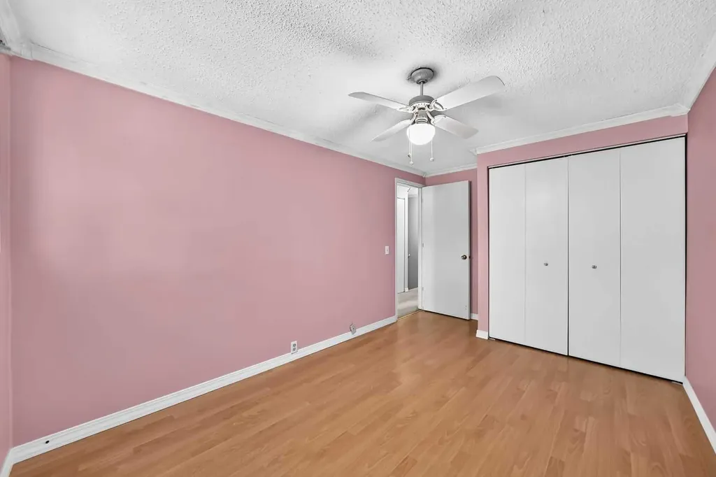 52 Doverdale Mews SE Calgary AB T2B 1V9