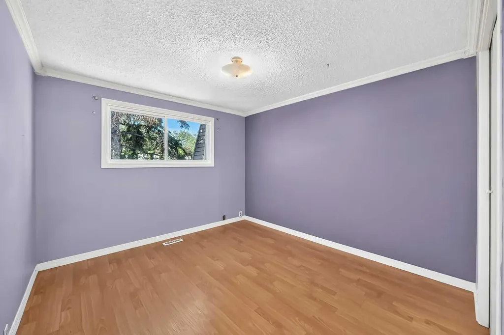 52 Doverdale Mews SE Calgary AB T2B 1V9