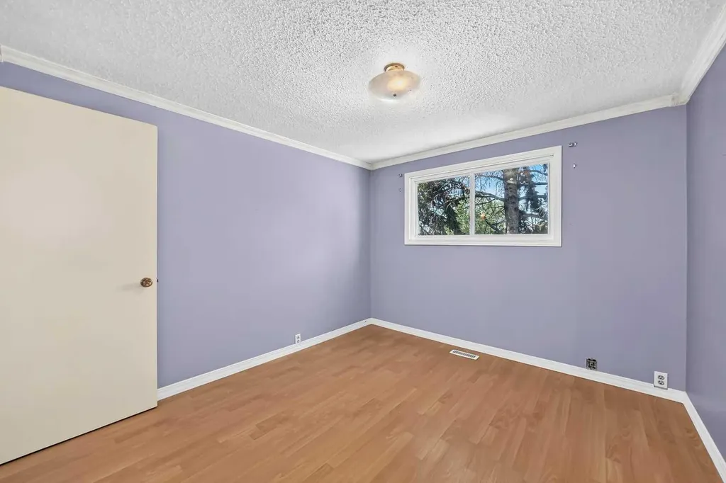 52 Doverdale Mews SE Calgary AB T2B 1V9