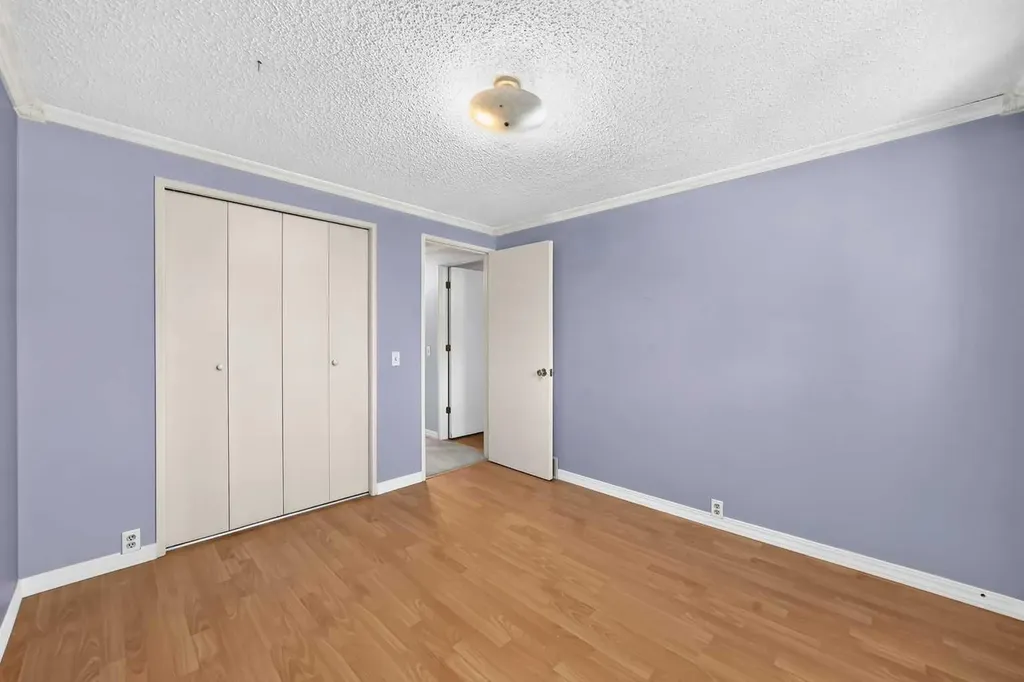 52 Doverdale Mews SE Calgary AB T2B 1V9