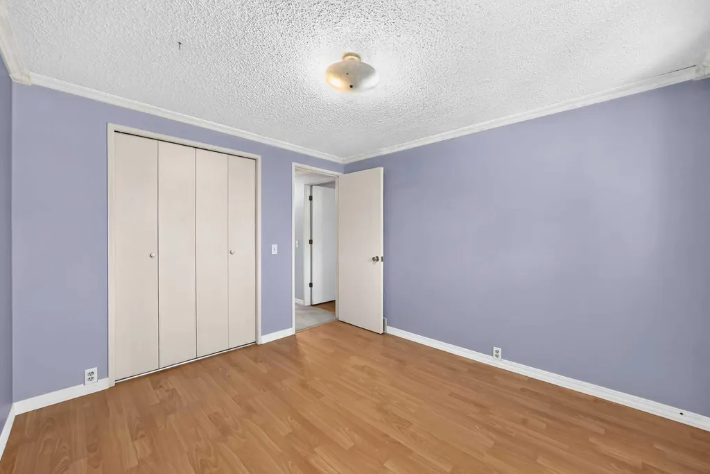 52 Doverdale Mews SE Calgary AB T2B 1V9