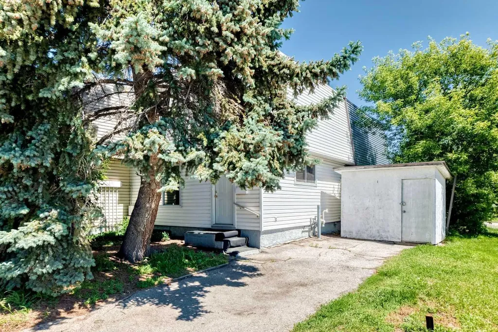 52 Doverdale Mews SE Calgary AB T2B 1V9