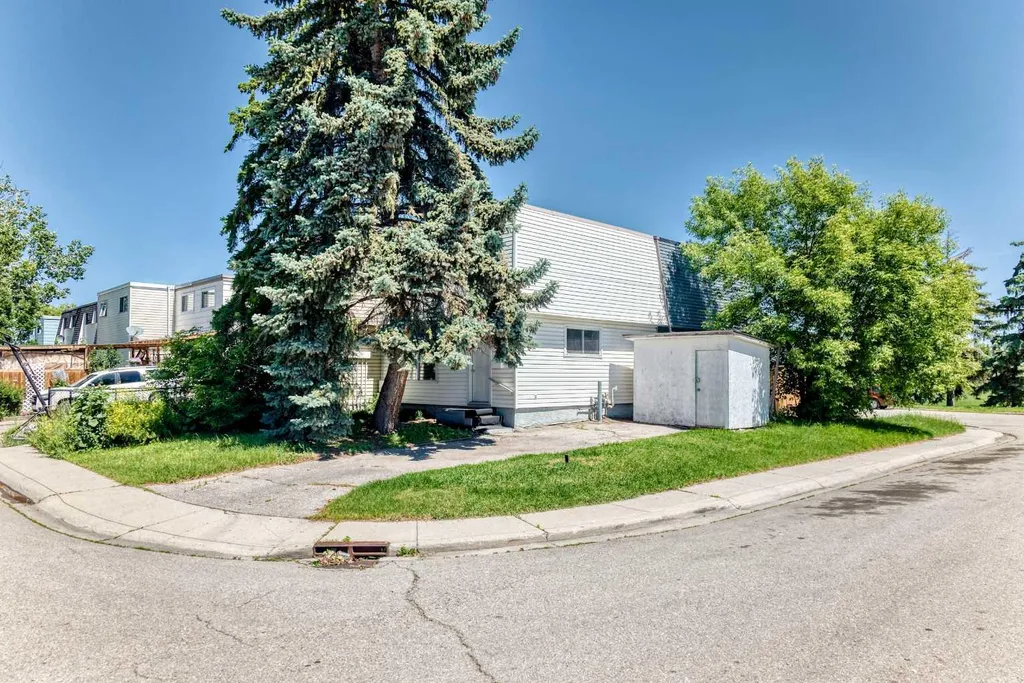 52 Doverdale Mews SE Calgary AB T2B 1V9