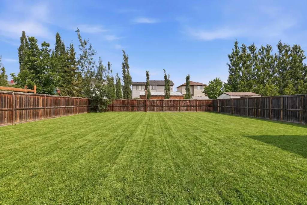 62 Besse Avenue NW Langdon AB T0J1X2