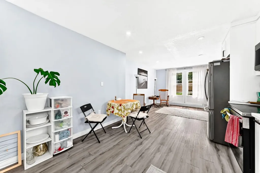19 Berwick Crescent NW Calgary AB T3K 1P7