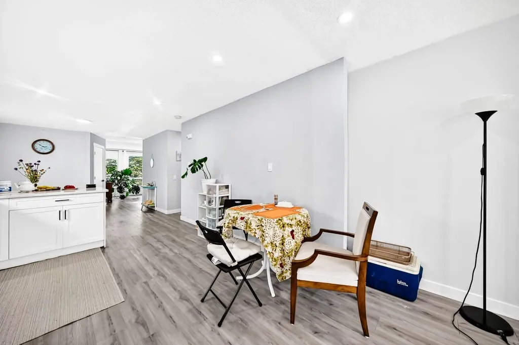 19 Berwick Crescent NW Calgary AB T3K 1P7