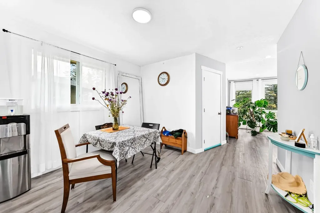 19 Berwick Crescent NW Calgary AB T3K 1P7