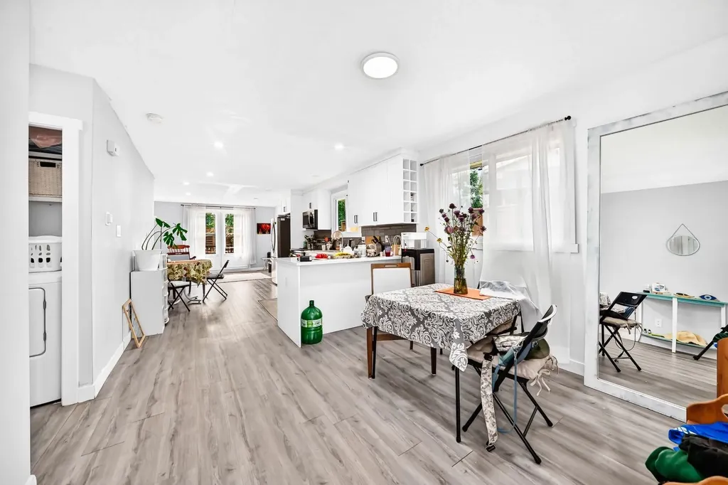 19 Berwick Crescent NW Calgary AB T3K 1P7