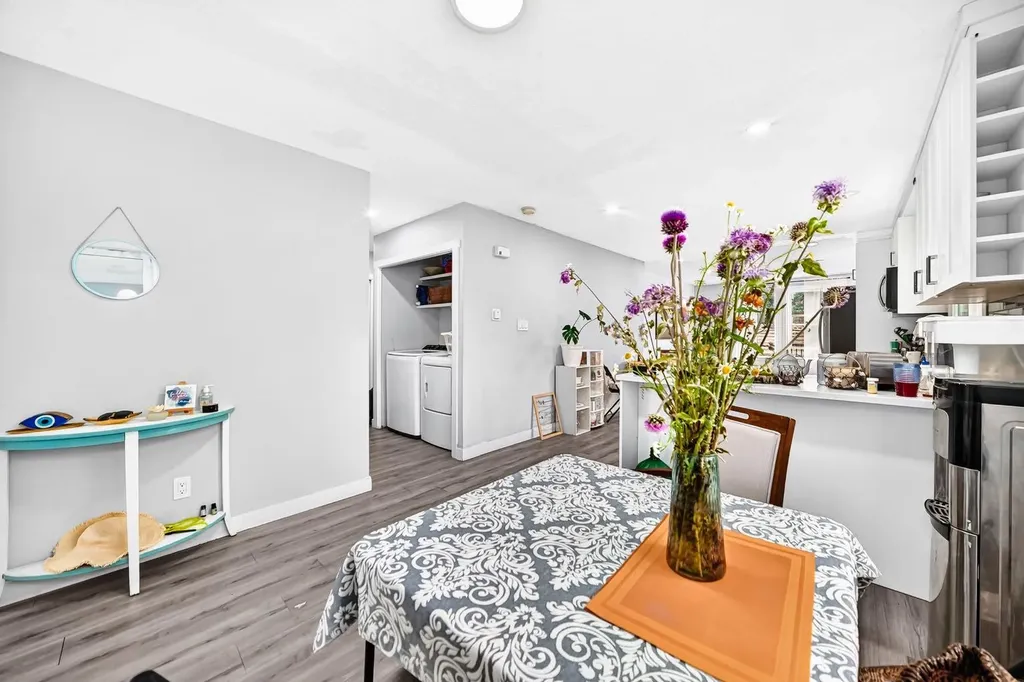 19 Berwick Crescent NW Calgary AB T3K 1P7