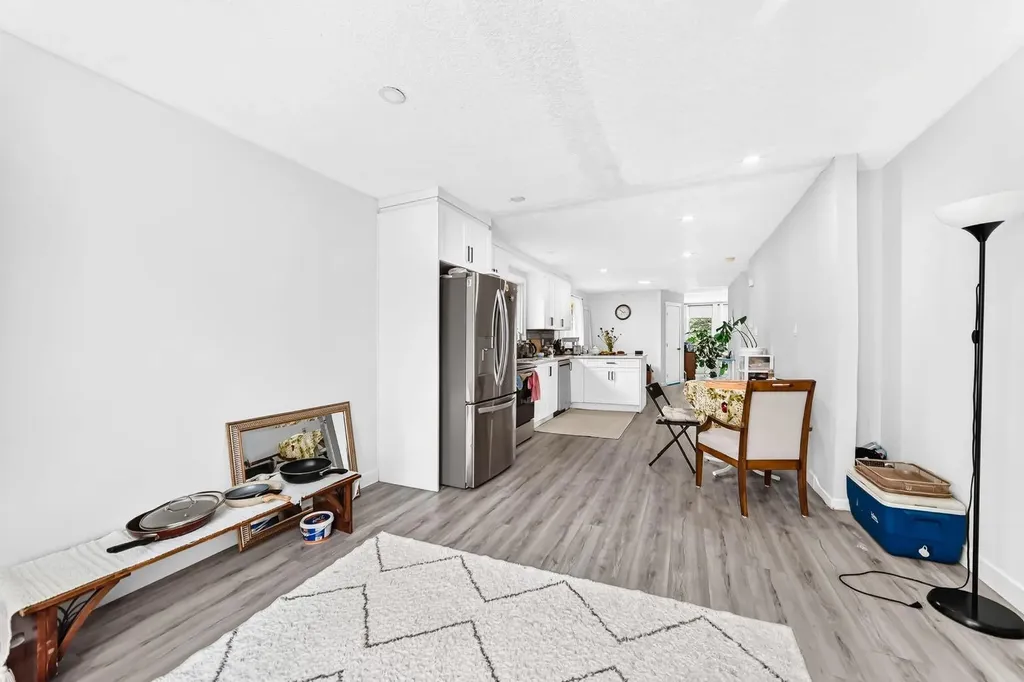 19 Berwick Crescent NW Calgary AB T3K 1P7