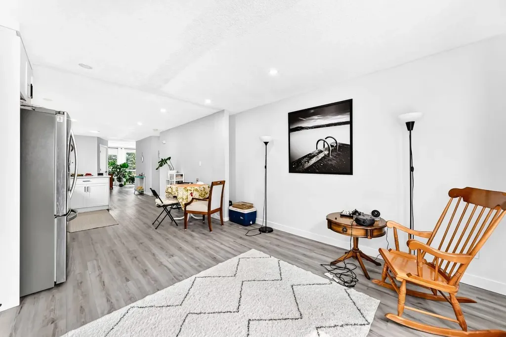 19 Berwick Crescent NW Calgary AB T3K 1P7