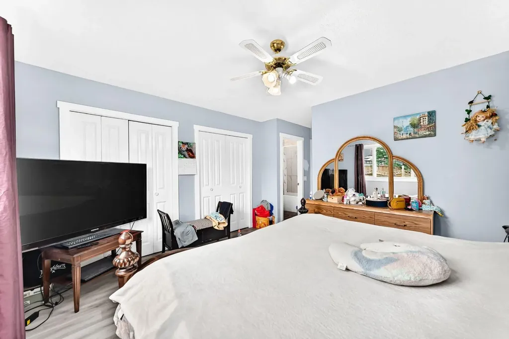 19 Berwick Crescent NW Calgary AB T3K 1P7