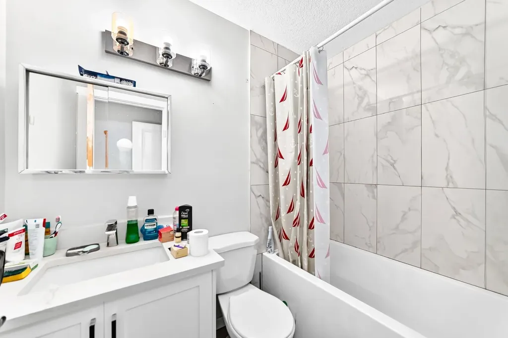 19 Berwick Crescent NW Calgary AB T3K 1P7