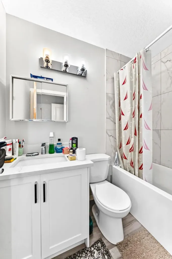19 Berwick Crescent NW Calgary AB T3K 1P7