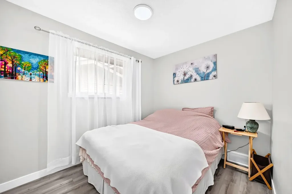 19 Berwick Crescent NW Calgary AB T3K 1P7