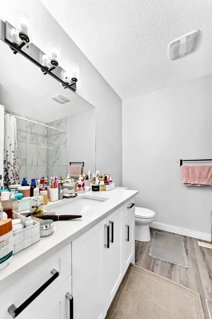 19 Berwick Crescent NW Calgary AB T3K 1P7