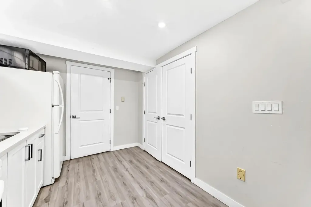 19 Berwick Crescent NW Calgary AB T3K 1P7