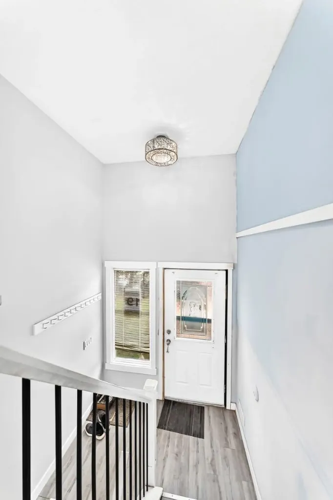 19 Berwick Crescent NW Calgary AB T3K 1P7