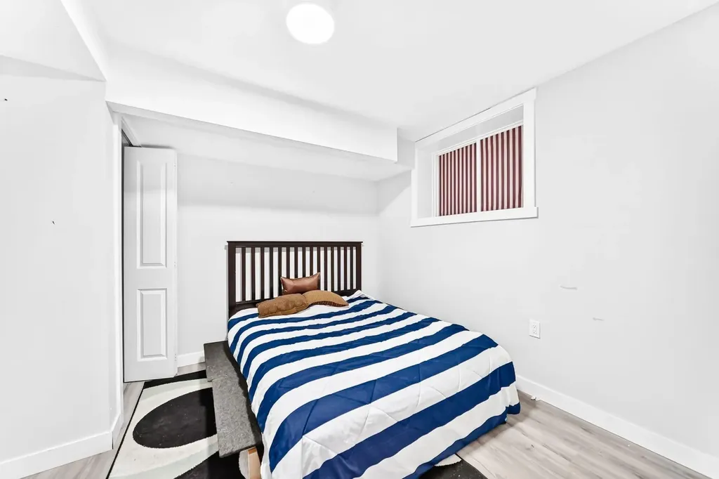 19 Berwick Crescent NW Calgary AB T3K 1P7