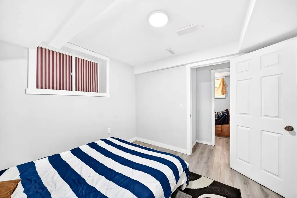 19 Berwick Crescent NW Calgary AB T3K 1P7