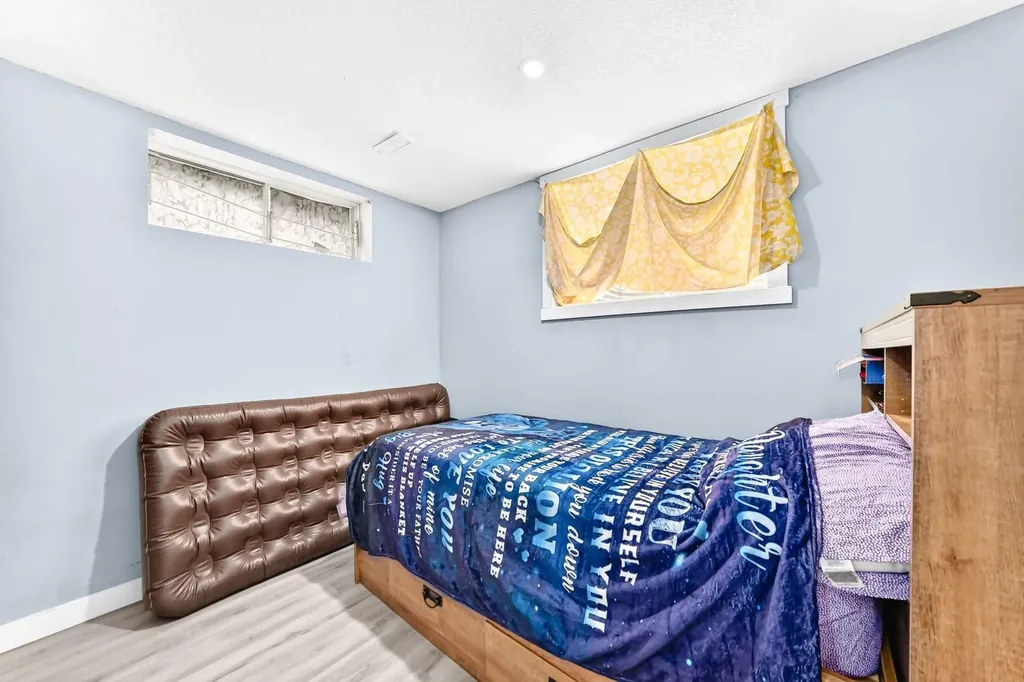 19 Berwick Crescent NW Calgary AB T3K 1P7