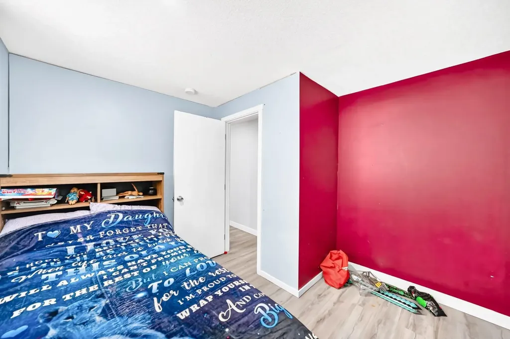 19 Berwick Crescent NW Calgary AB T3K 1P7