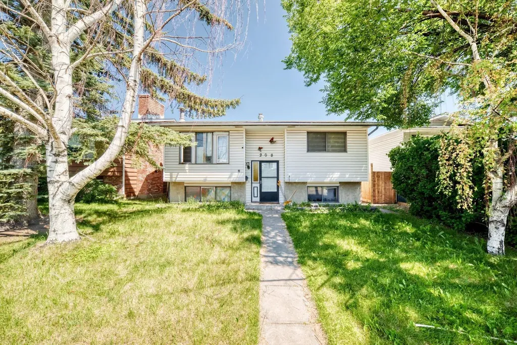 208 Temple Close NE Calgary AB T1Y 3B6
