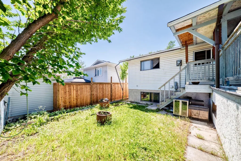 208 Temple Close NE Calgary AB T1Y 3B6