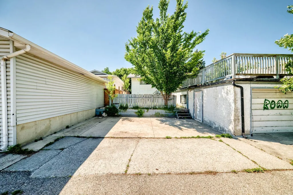 208 Temple Close NE Calgary AB T1Y 3B6