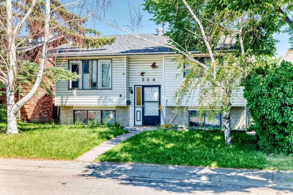 208 Temple Close NE Calgary AB T1Y 3B6