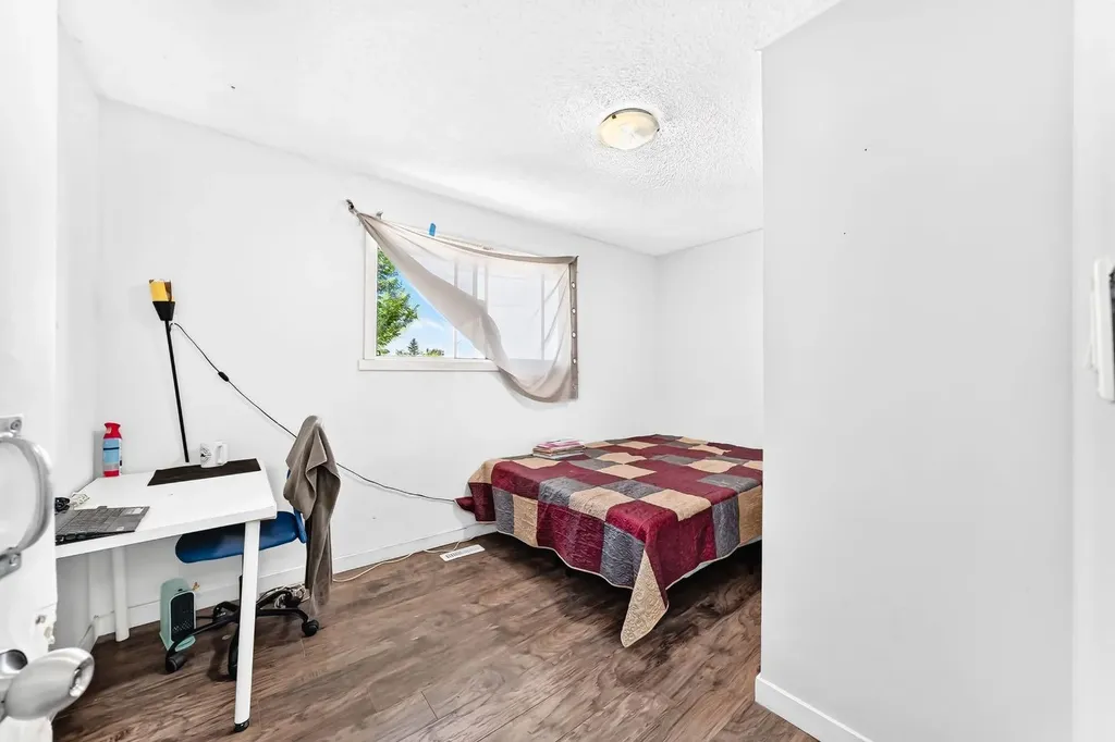 208 Temple Close NE Calgary AB T1Y 3B6