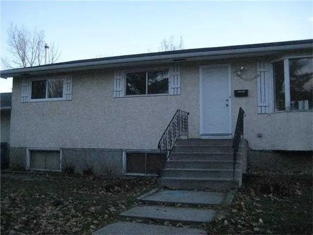 6811 89 Avenue NE Calgary AB T2M4L5