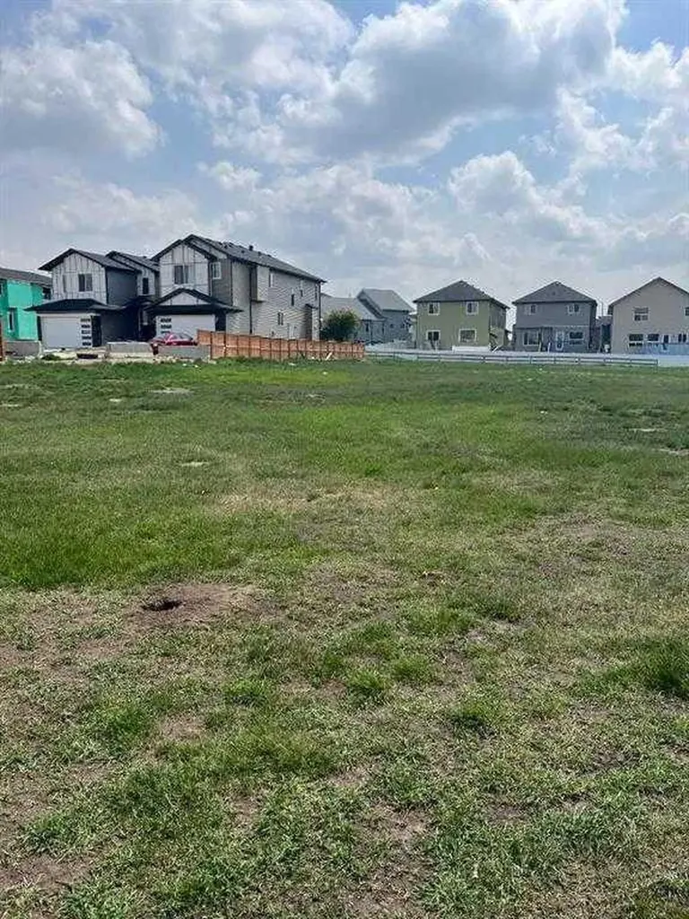 6811 89 Avenue NE Calgary AB T2M4L5