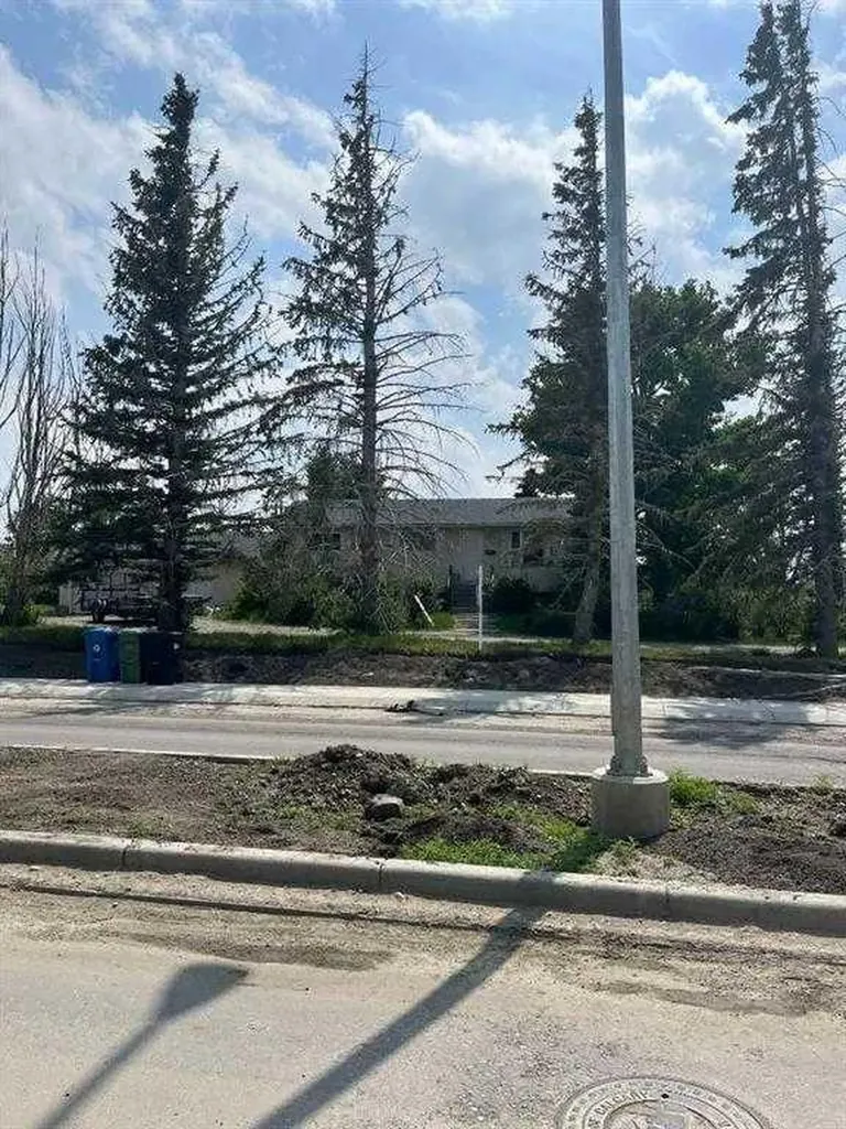 6811 89 Avenue NE Calgary AB T2M4L5