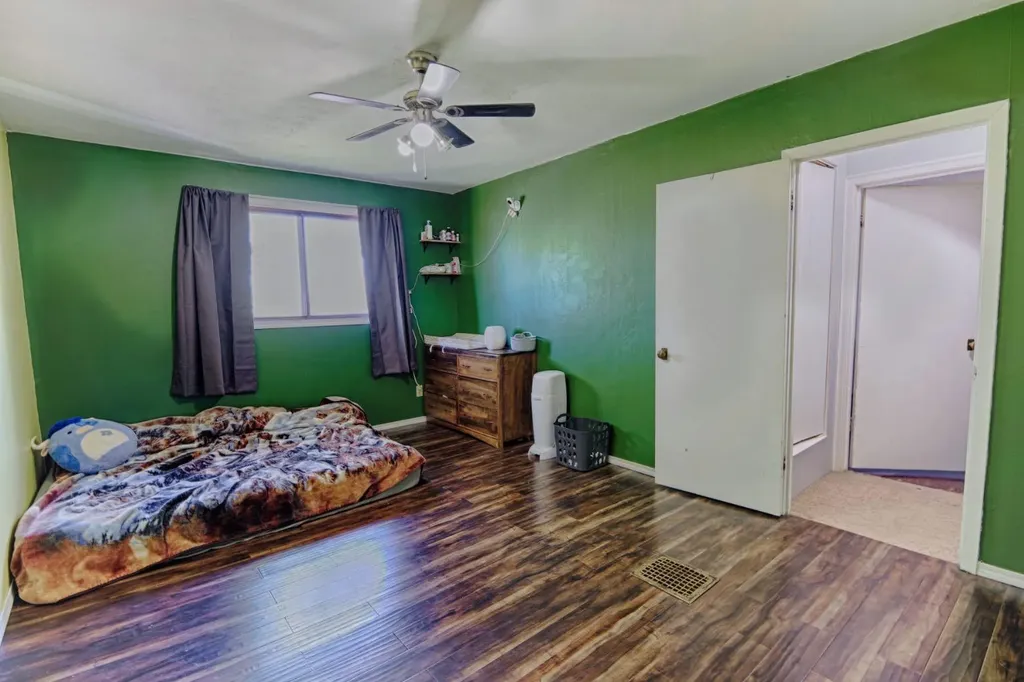 4810 57 Avenue Taber AB T1G1E4